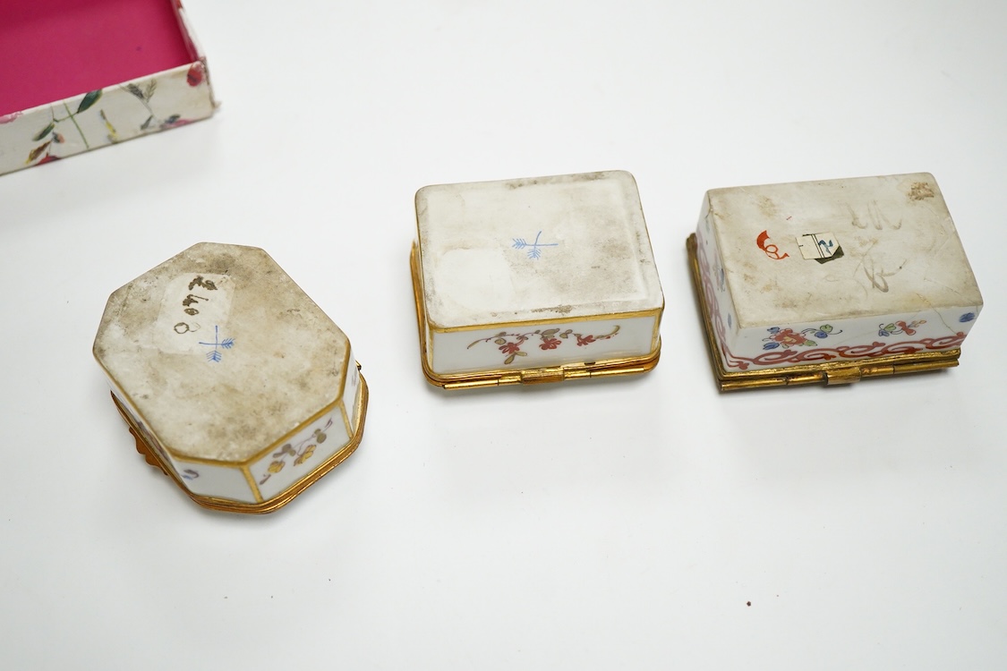 Three early 20th century French porcelain snuff boxes with floral decoration, 7cm wide